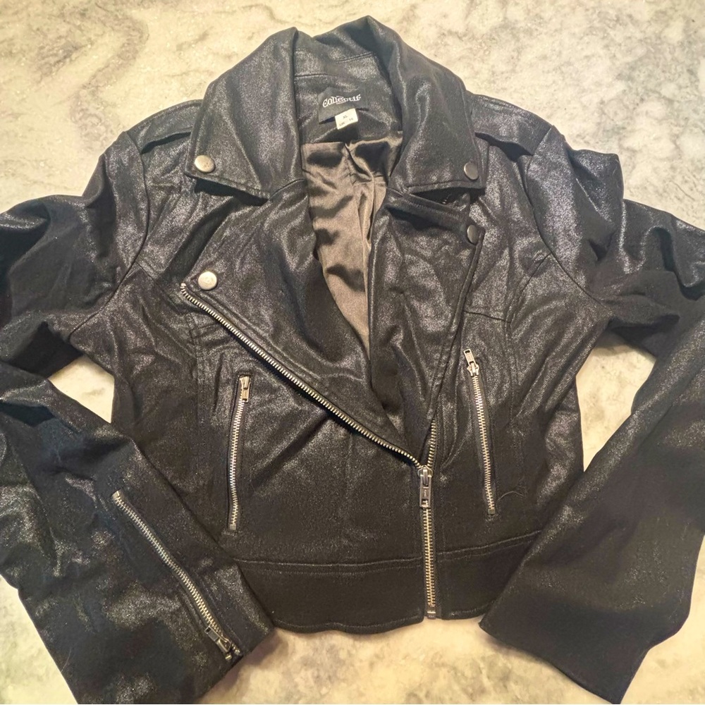 shiny moto jacket 🖤